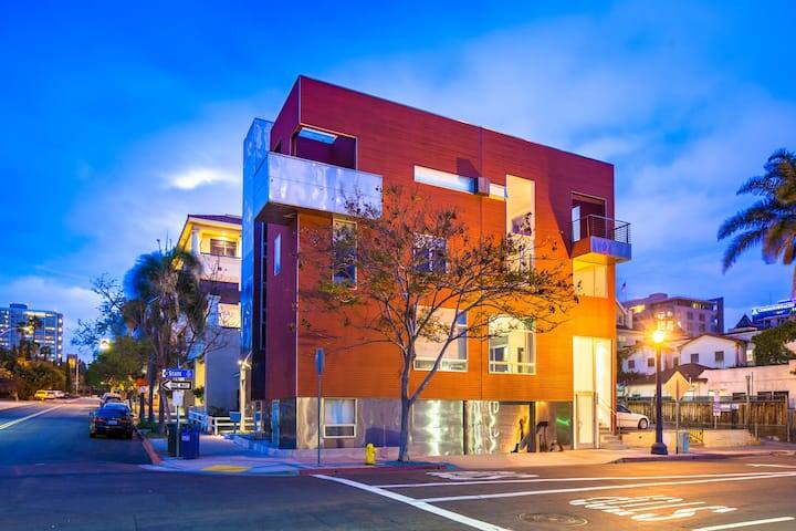 TuCasa | Luxury 4 Story Villa in Little Italy gallery image 2