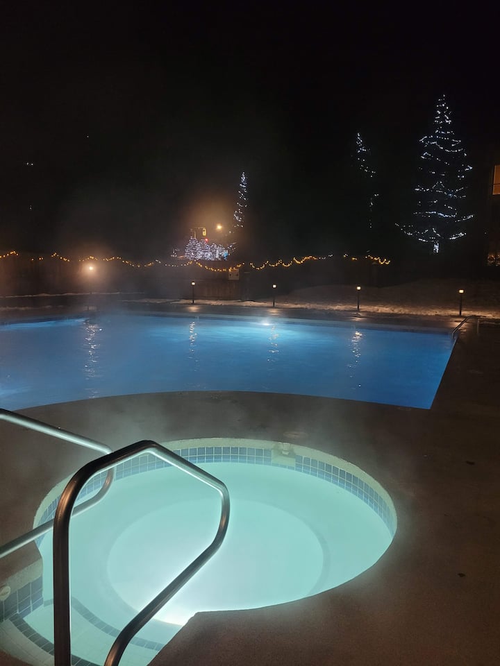 1 Bedroom Suite in the Heart of Whistler Village Serviced apartments