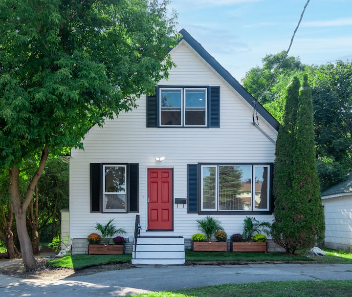 Top 10 PetFriendly Airbnbs In Oshawa, Canada Updated 2024 Trip101