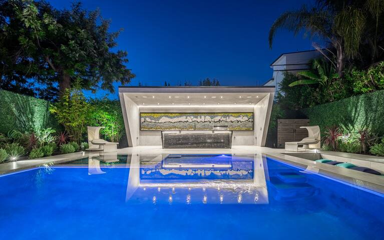 Luxury Villa 4 Bed/4 Bath with Pool gallery image 2