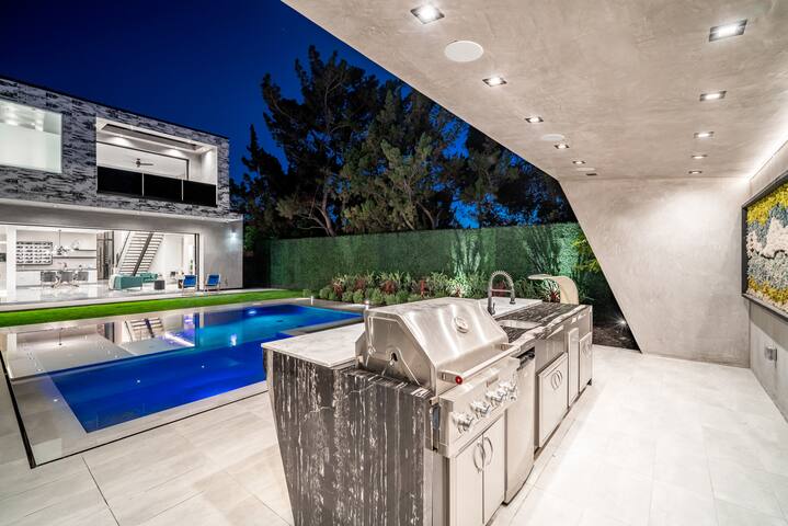 Luxury Villa 4 Bed/4 Bath with Pool gallery image 3