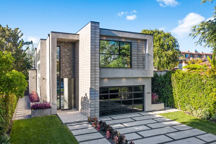 Luxury Villa 4 Bed/4 Bath with Pool gallery image 4