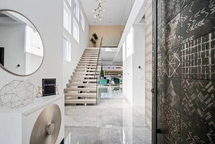 Luxury Villa 4 Bed/4 Bath with Pool gallery image 5