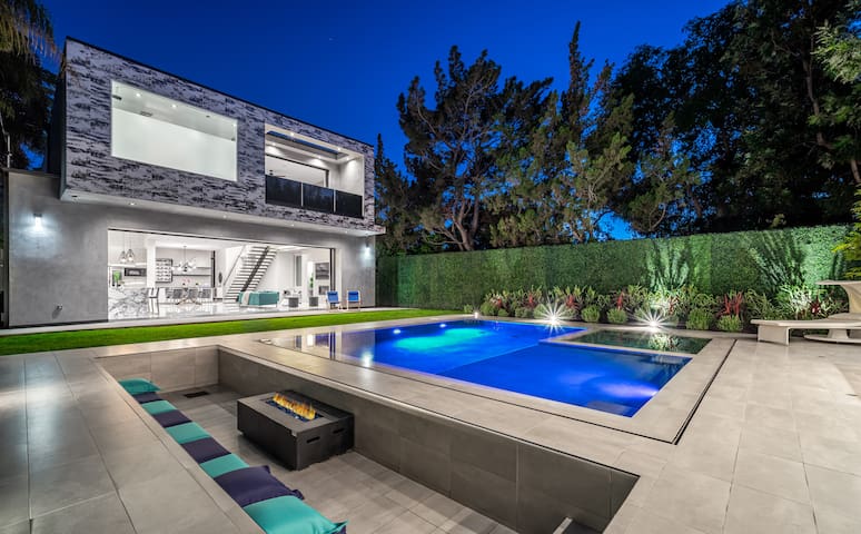 Luxury Villa 4 Bed/4 Bath with Pool