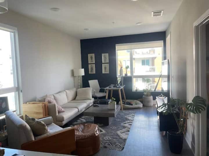 Luxury 1 Bedroom Haven With Gorgeous View! - Irvine, CA