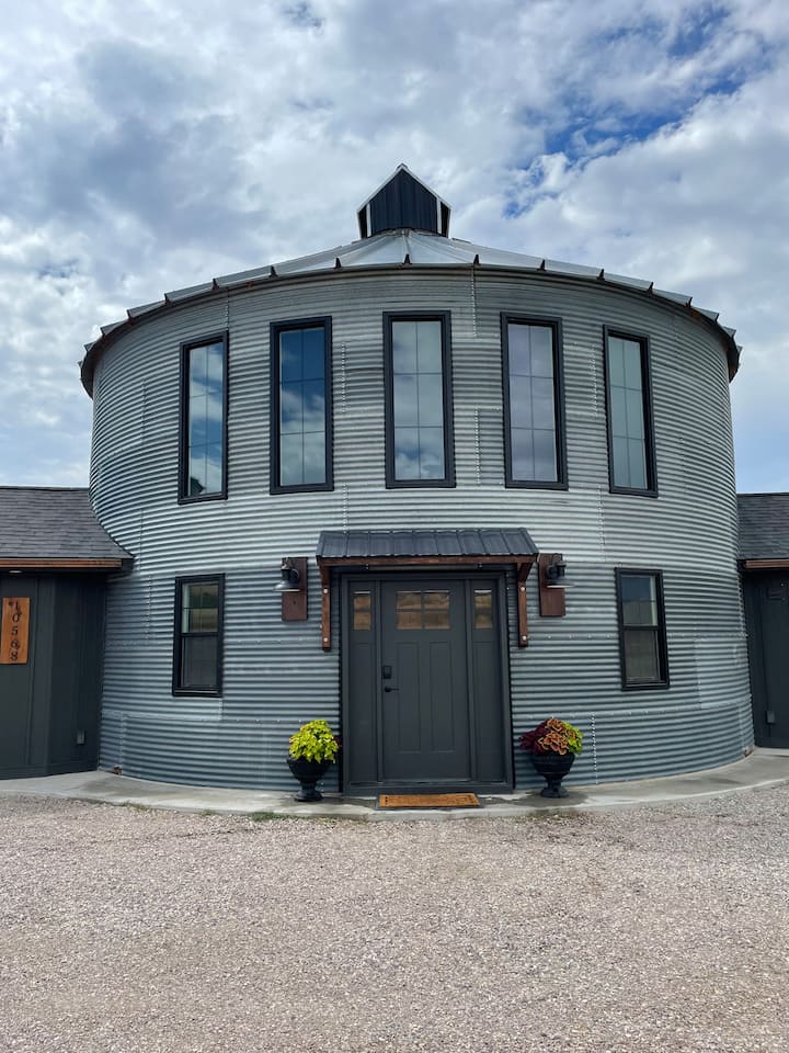 Big Bin silo house in Lava Hot Springs! Barns for Rent in Lava Hot