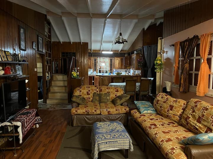 Peaceful 3-bedroom Home-lush And Green Environs - Roseau