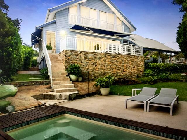 Tranquil 5 bedroom house with pool and gardens