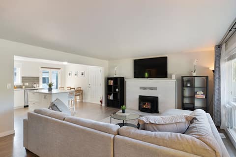 Modern & gorgeous W/ Easy Access to city & airport