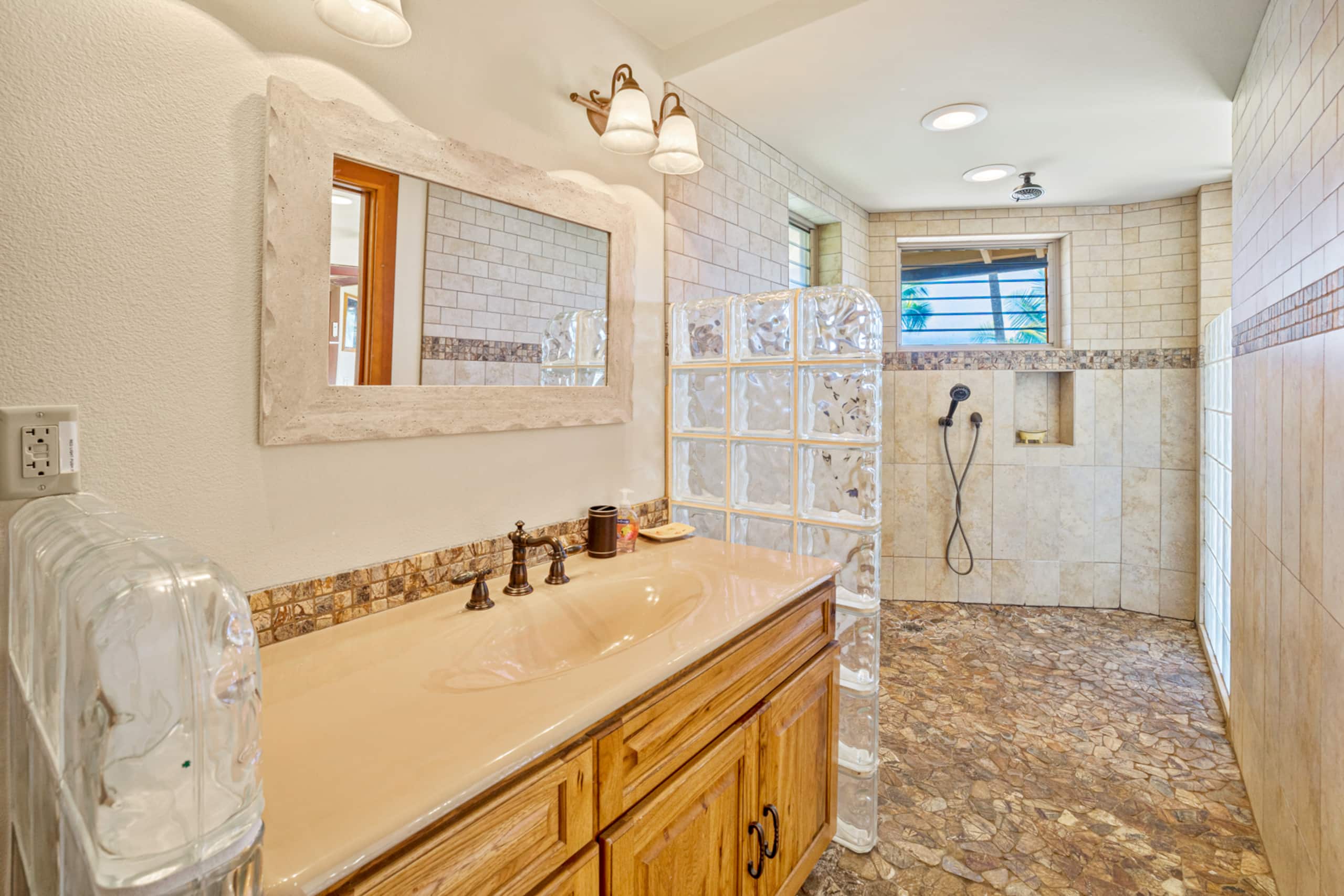 Townhouse in Lahaina · ★4.95 · 3 bedrooms · 4 beds · 2.5 baths - Image 59