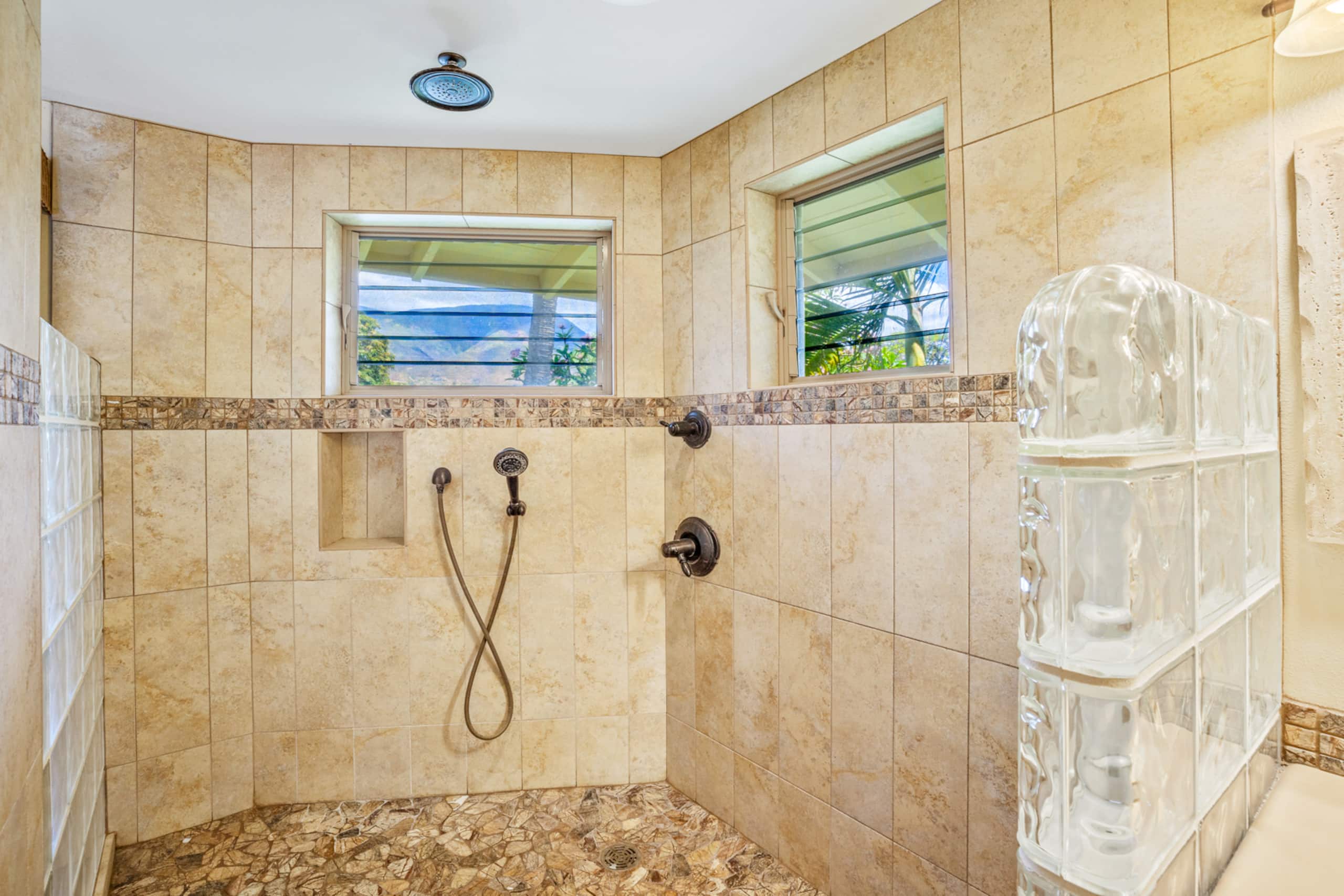 Townhouse in Lahaina · ★4.95 · 3 bedrooms · 4 beds · 2.5 baths - Image 61