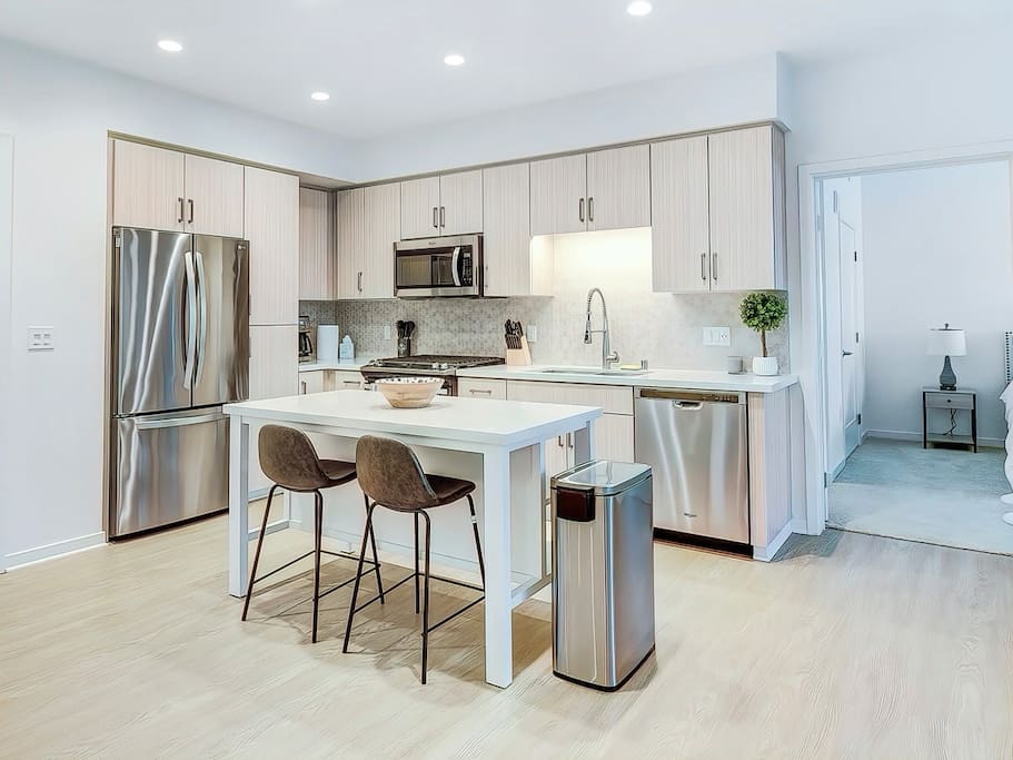 Airbnb Aurora | Brand New Luxury 2 Bedroom Apt