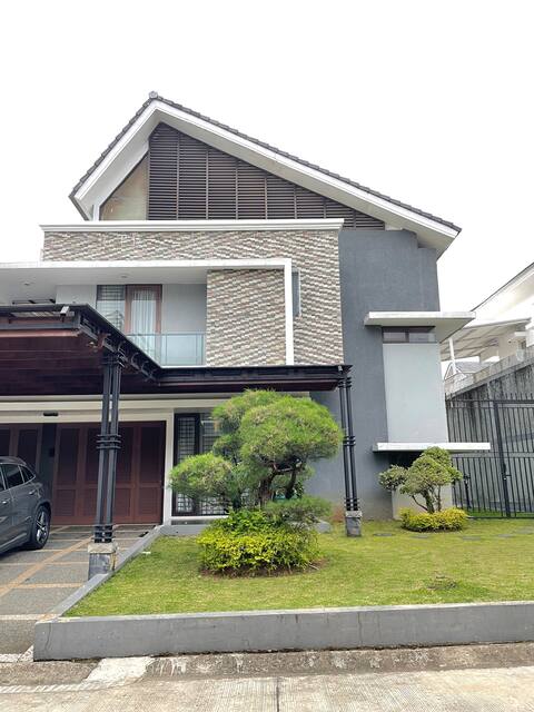 Villa Ishana Sentul City - 4 BR, Family Friendly