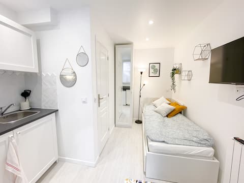 Comfortable studio, Parisian pied-à-terre