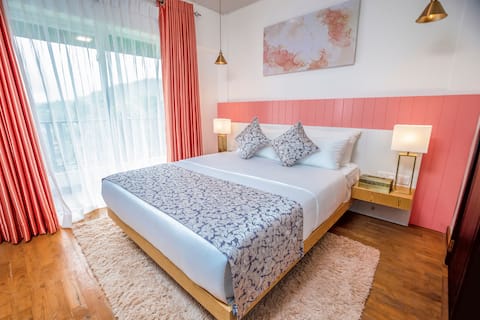 The Breeze Luxury Apartment