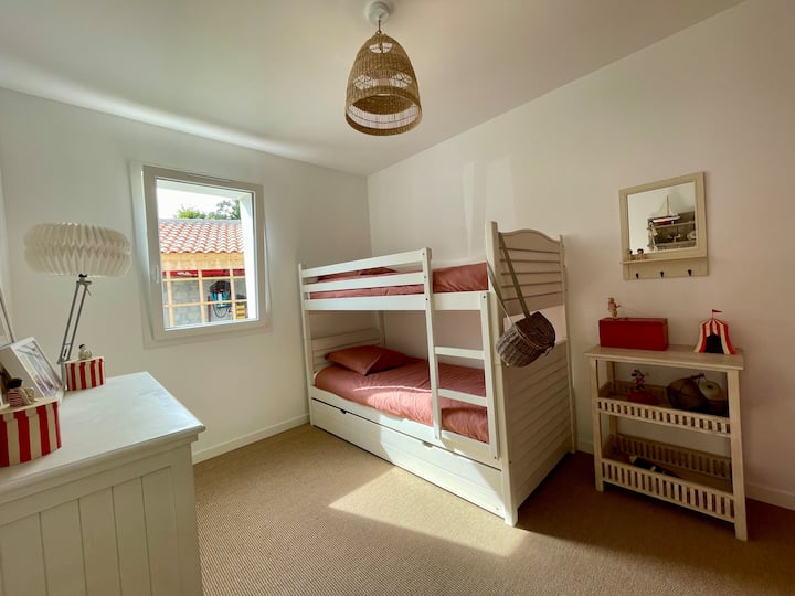 Ორსართულიანი საწოლი გამოსაწევი საწოლის უჯრით ან 2/3 საწოლით 