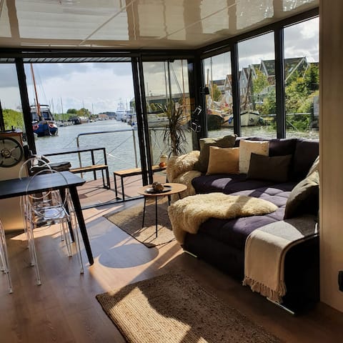 Stylish and lovely houseboat near Amsterdam