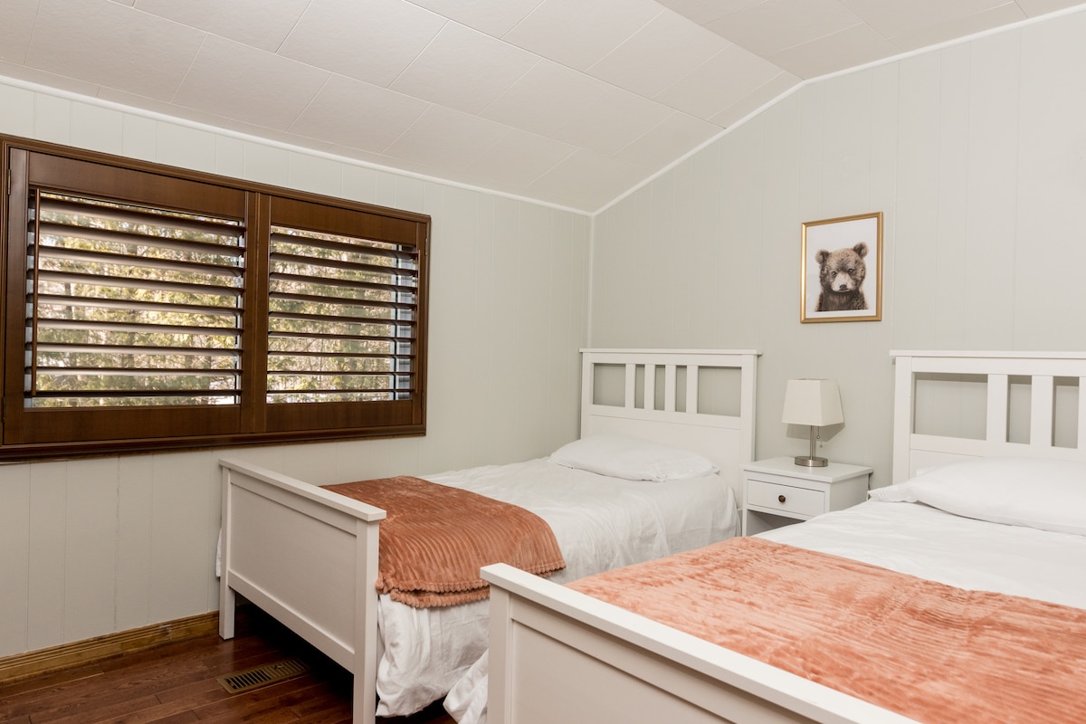 The "Lazy Bear" room with two twin beds is a peaceful and relaxing space and a calming atmosphere.