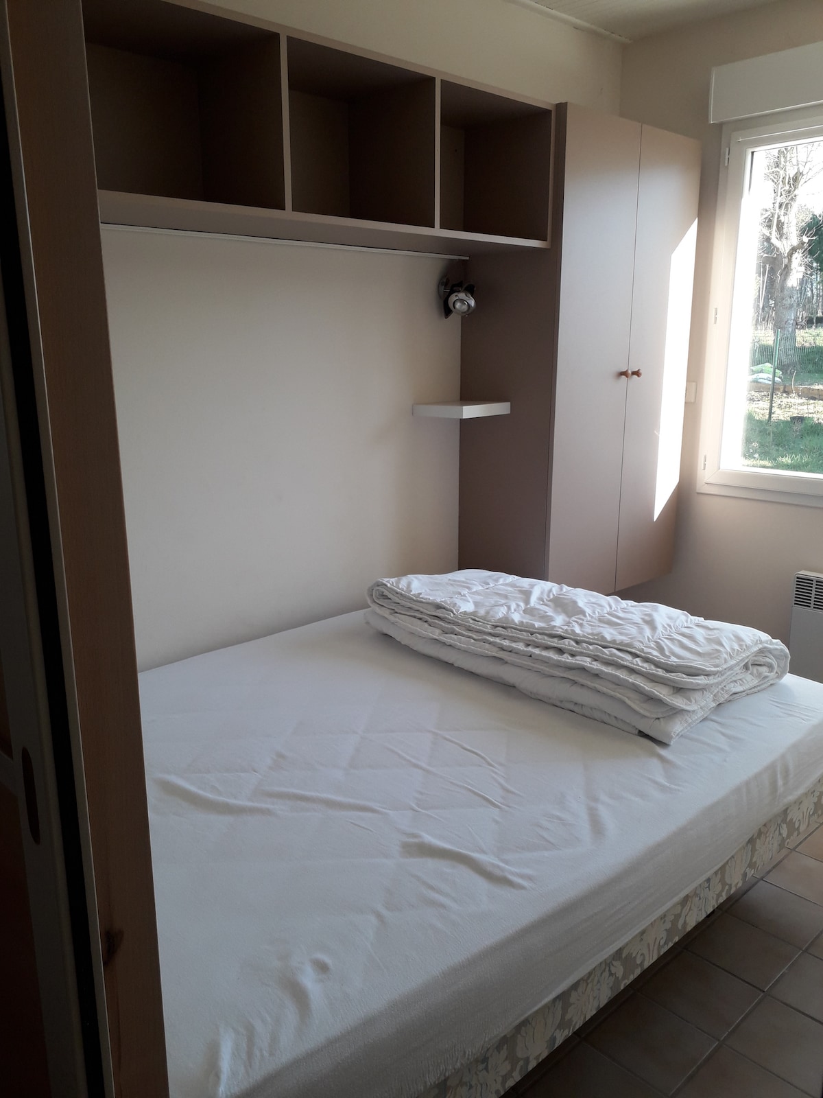 主卧配备双人床