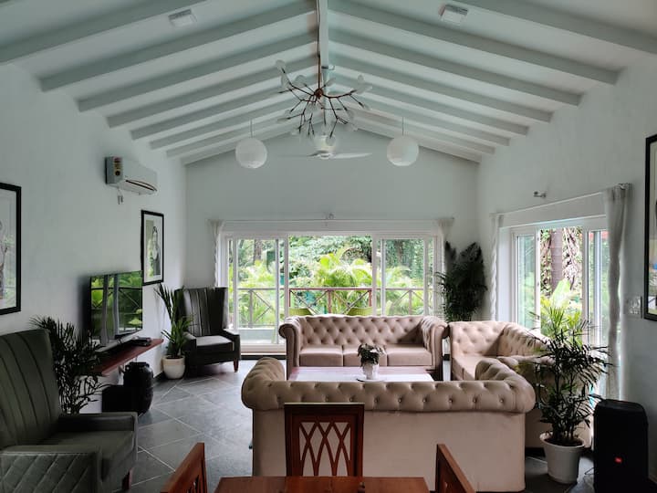 Living room image 6