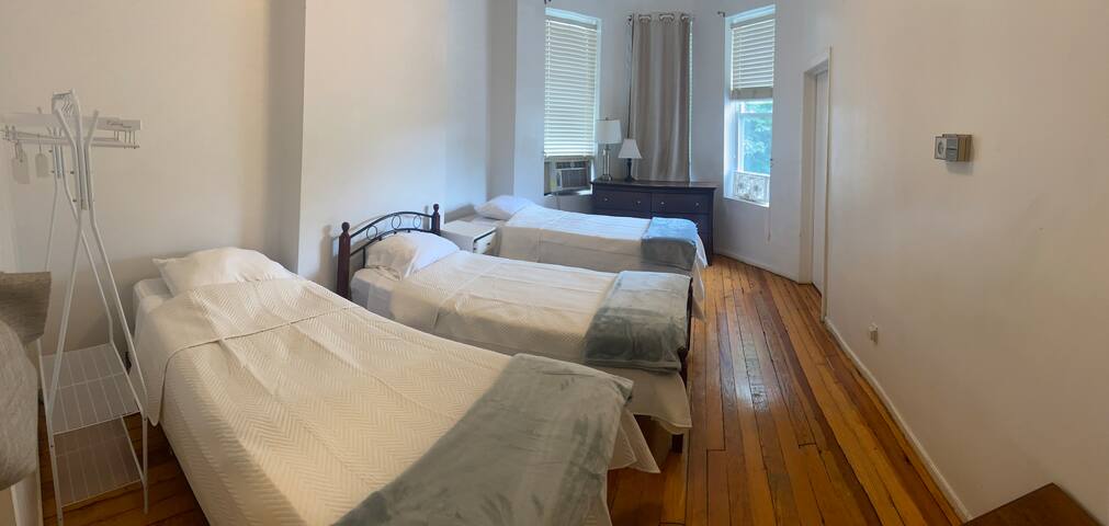 Split levels – Two full units in Qns Brownstone! gallery image 4