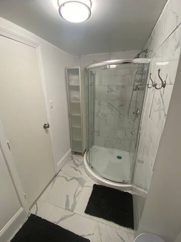 Split levels – Two full units in Qns Brownstone! gallery image 5