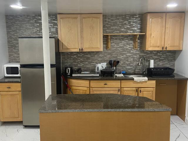 Split levels – Two full units in Qns Brownstone! gallery image 3