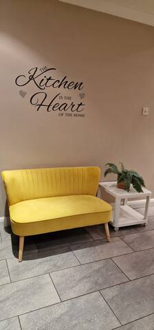 Cozy, modern, spacious 4 bedroom house in london gallery image 4