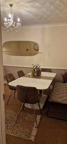 Cozy, modern, spacious 4 bedroom house in london