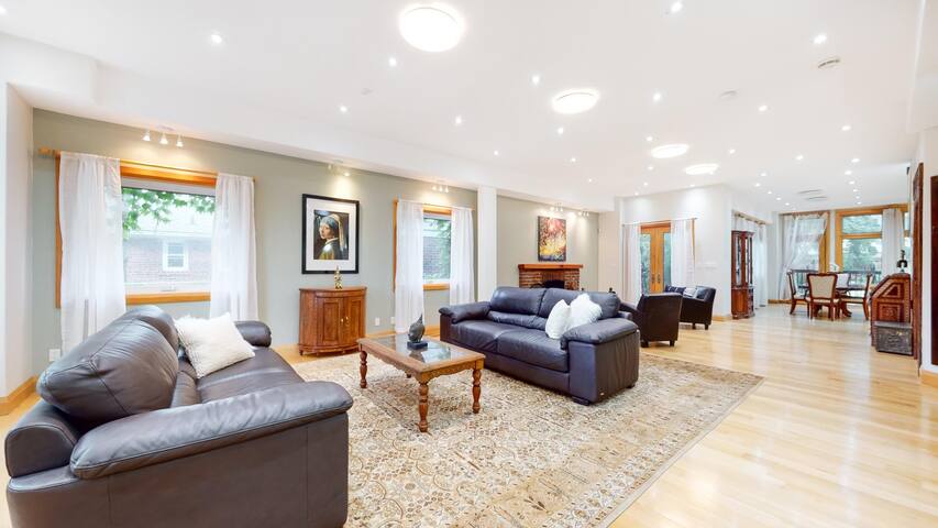 Beautiful House- Bayview Village gallery image 3