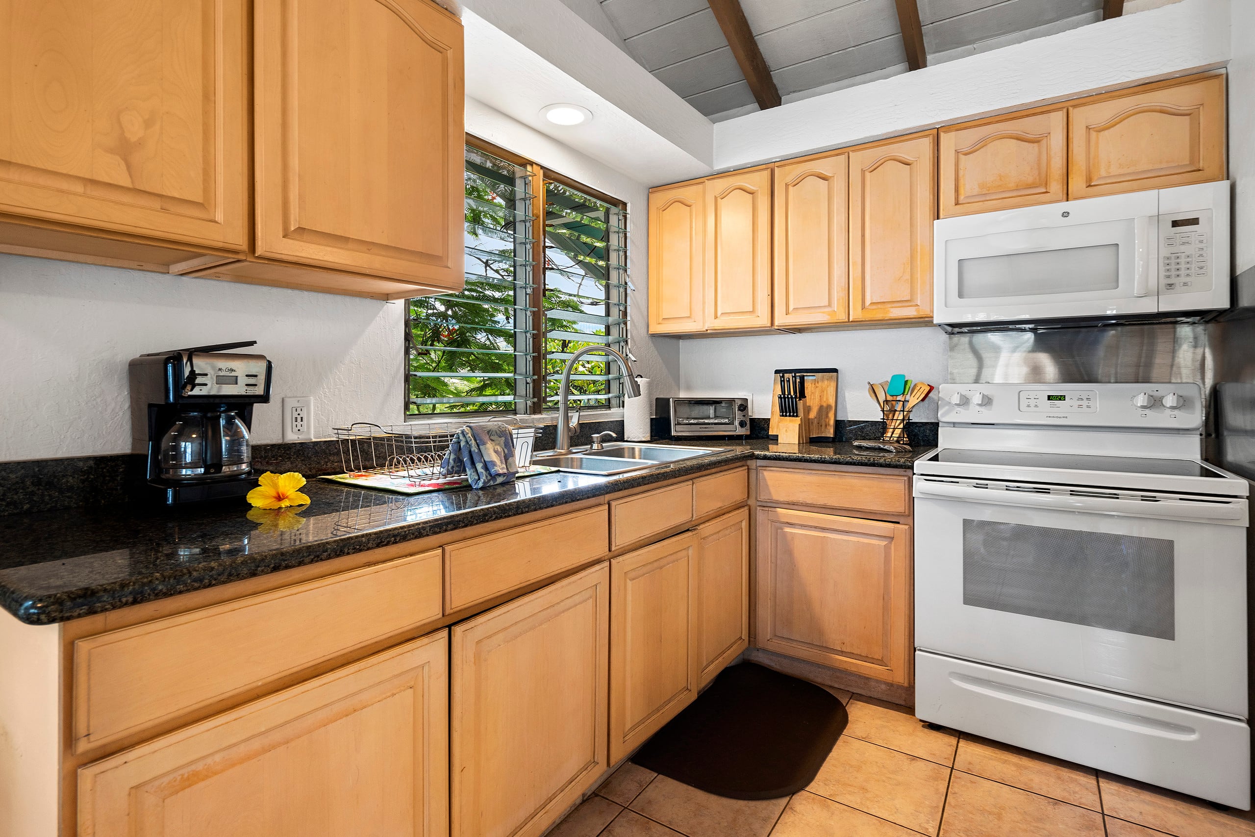 Home in Kailua-Kona · ★4.82 · 4 bedrooms · 5 beds · 4 private baths - Image 7