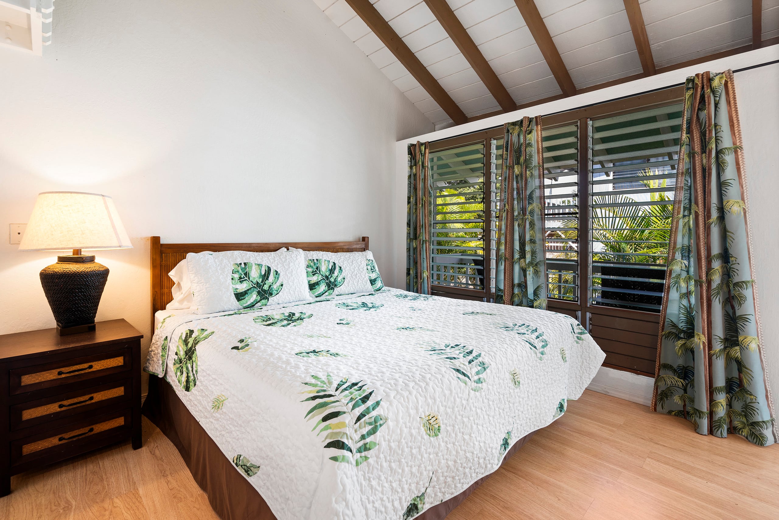 Home in Kailua-Kona · ★4.82 · 4 bedrooms · 5 beds · 4 private baths - Image 11