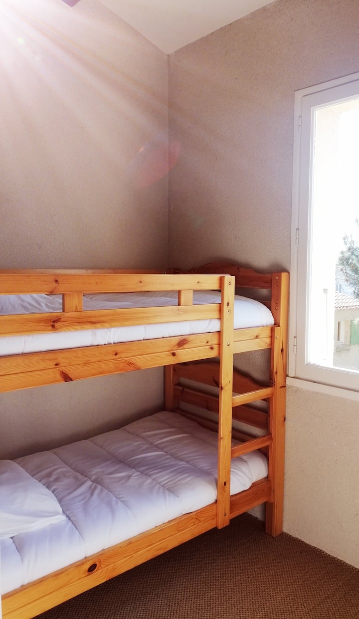 Dormitorio 6
Cama litera no apta para personas que midan más de1m60 (colchón de 90*170)