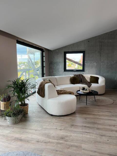 Modern 4-bedroom home with ocean views