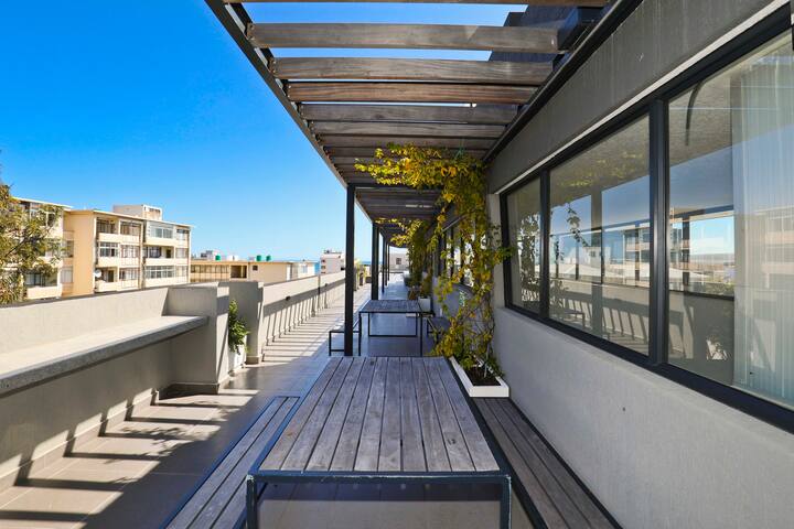 Beautifully decorated 2 bedroom apt in Sea Point gallery image 5