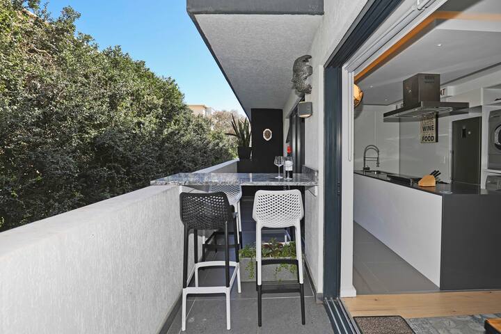 Beautifully decorated 2 bedroom apt in Sea Point gallery image 4