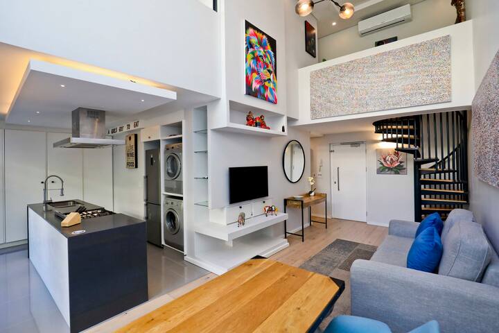 Beautifully decorated 2 bedroom apt in Sea Point gallery image 2