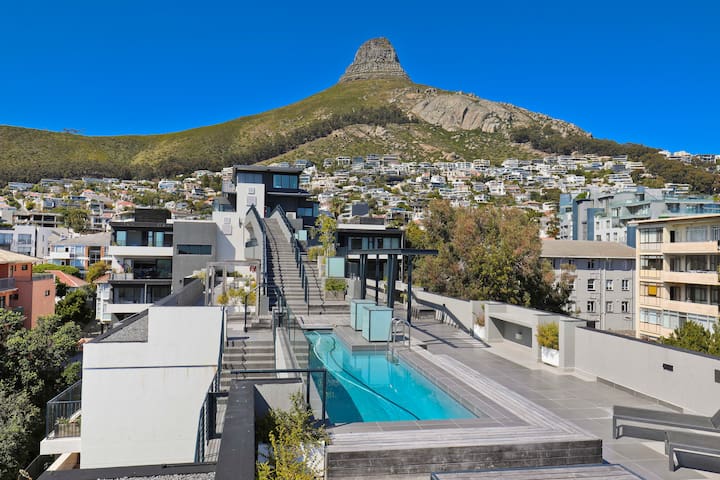 Beautifully decorated 2 bedroom apt in Sea Point