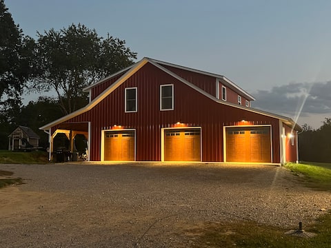 Little Red Farm: Two Bedroom Guest House-Mt Views