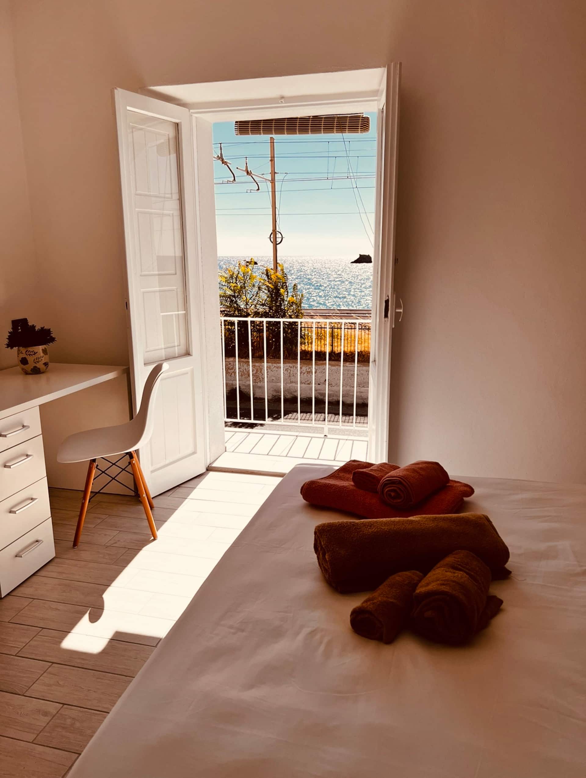 Beachfront house within walking distance of the center.
