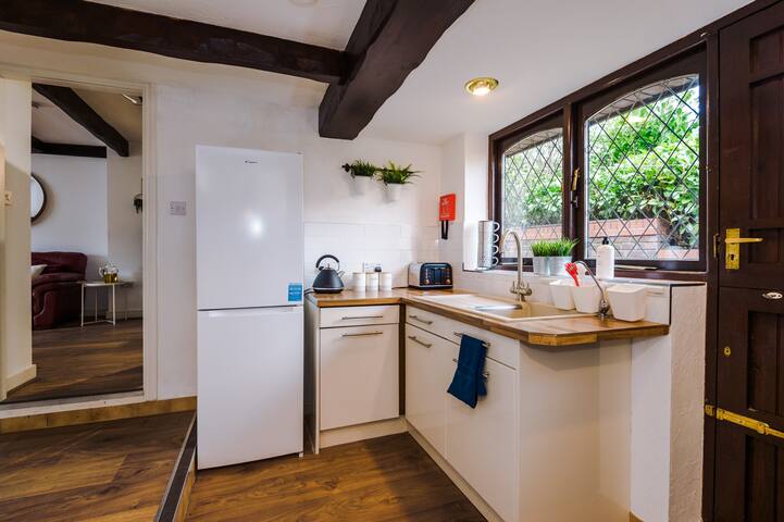 Spacious and Delightful – Sunshine Cottage gallery image 4