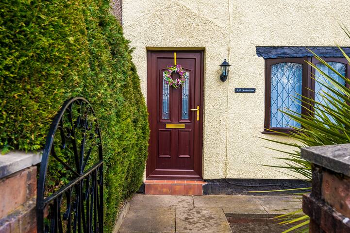 Spacious and Delightful – Sunshine Cottage gallery image 2