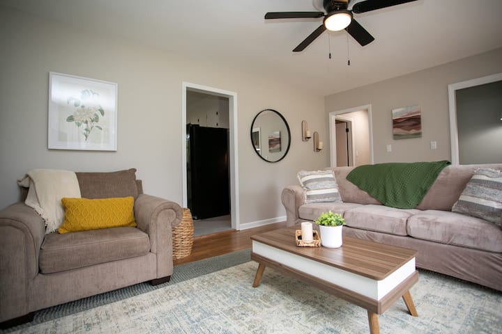 Oak Street Retreat-20 Min To Clt-cozy & Convenient - Gastonia, NC