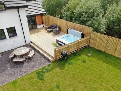 Beautiful 6 bedroom home with hot tub near Oban