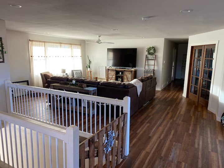 Spacious Beautiful Family Home - Great Amenities