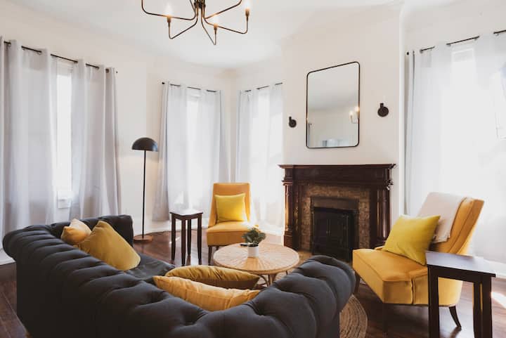 Home in Savannah · 6 bedrooms · 6 beds · 3 baths
