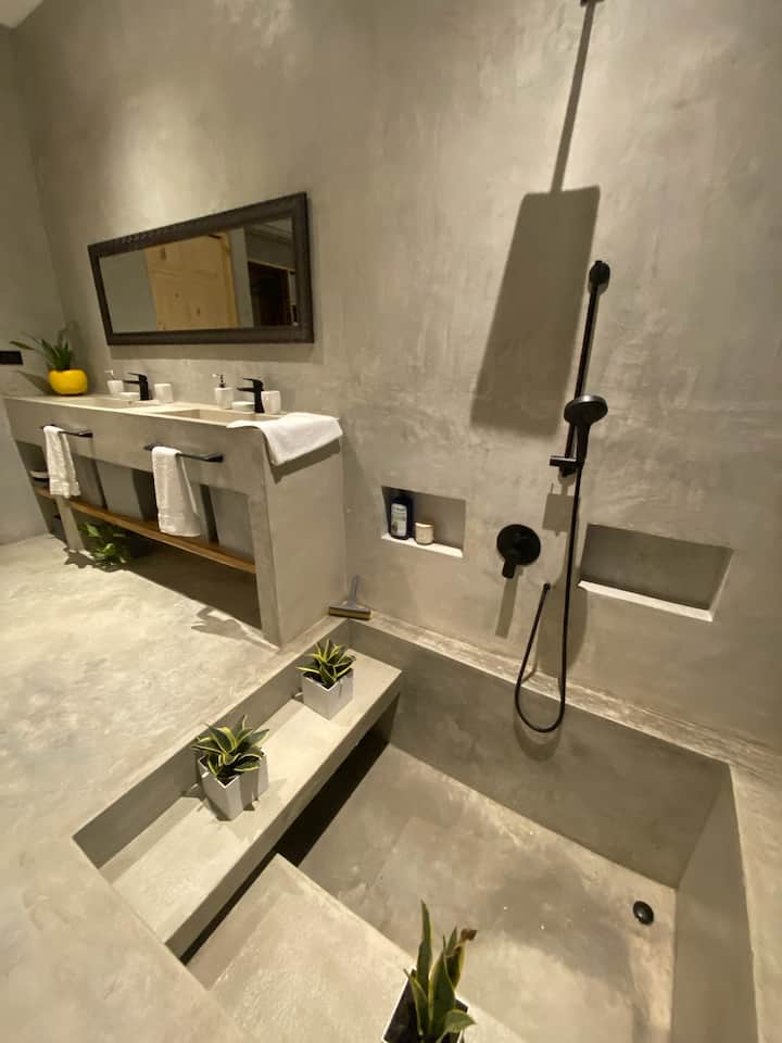 Main bedroom shower