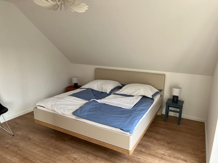  Chumba cha kulala cha kusini magharibi: tazama kitanda chenye upana wa mita 1.80