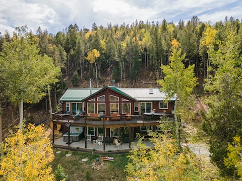 Views, Hottub, Sauna, Axe-Throwing, Top 1% Listing