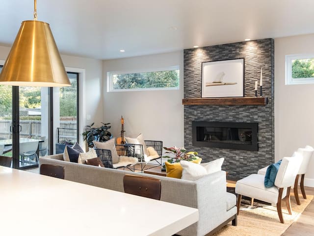 Stunning Interior Designer Home in Heart of Denver gallery image 3